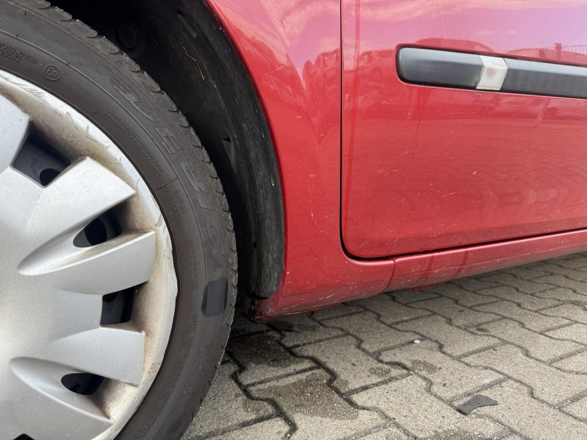Renault Clio 3 original Kotfl&uuml;gel vorn links TEB76 red of fire Index 185 Bj.2005